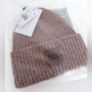 UGG Camel Chunky Ribbed Knit Logo Patch Beanie Hat Unisex Adult One Size NWT